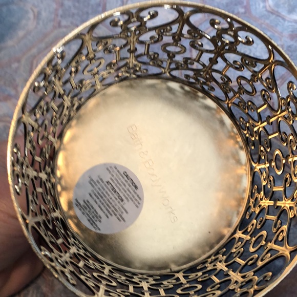 **SOLD** Bath and BodyWorks white Barn Candles - Picture 6 of 9